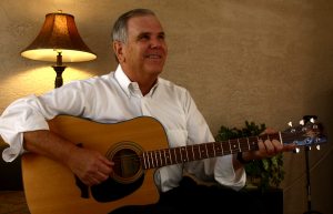 Mike Chamberlin. Courtesy Mike Chamberlin, singingtvguy.com