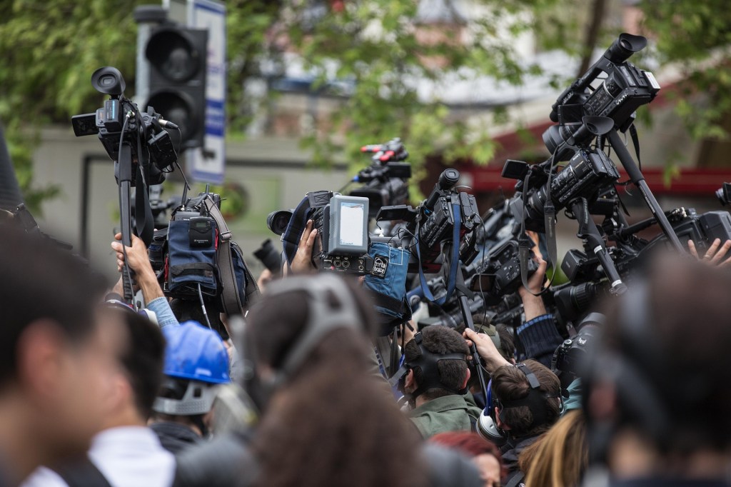 journalists, engin akyurt, pixabay